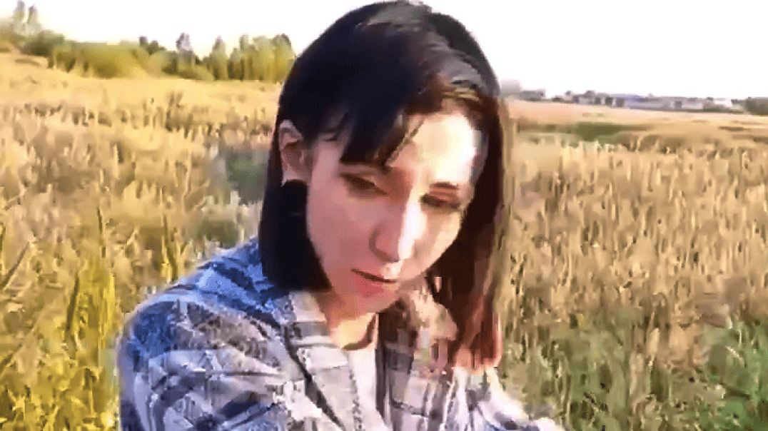 ⁣Наказание закладчицы / Отпороли задницу суки за обман магазина в поле